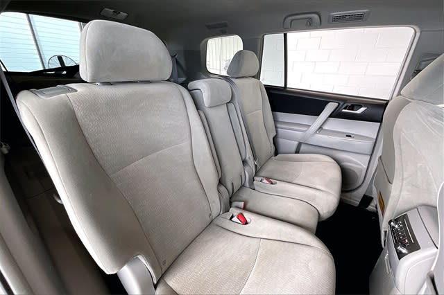 Thumbnail: 2012 Toyota Highlander - 25