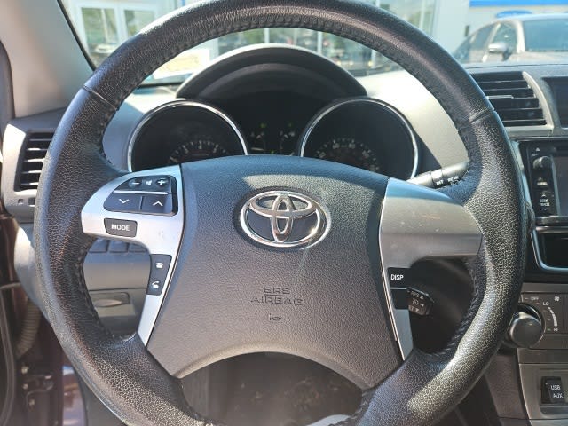 Thumbnail: 2013 Toyota Highlander - 2