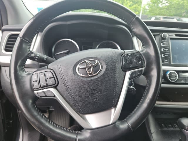 Thumbnail: 2019 Toyota Highlander - 2