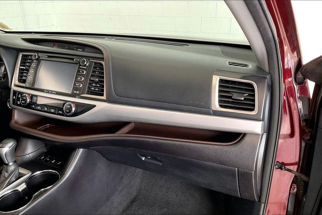Thumbnail: 2017 Toyota Highlander - 24