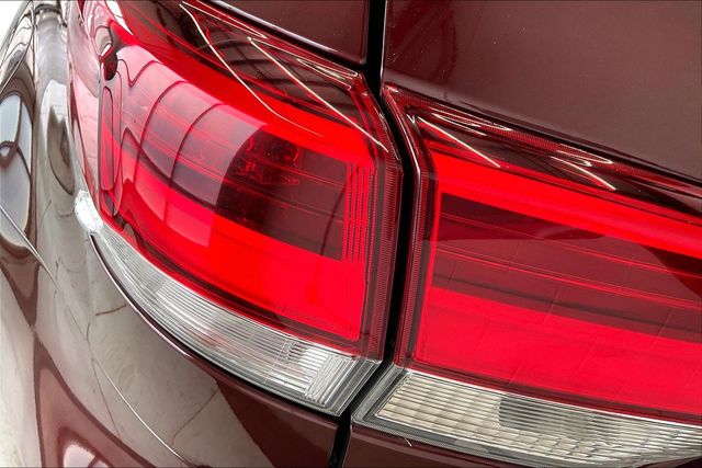 Thumbnail: 2017 Toyota Highlander - 32