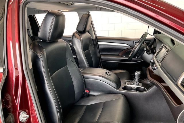 Thumbnail: 2017 Toyota Highlander - 12