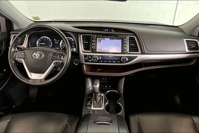 Thumbnail: 2017 Toyota Highlander - 10