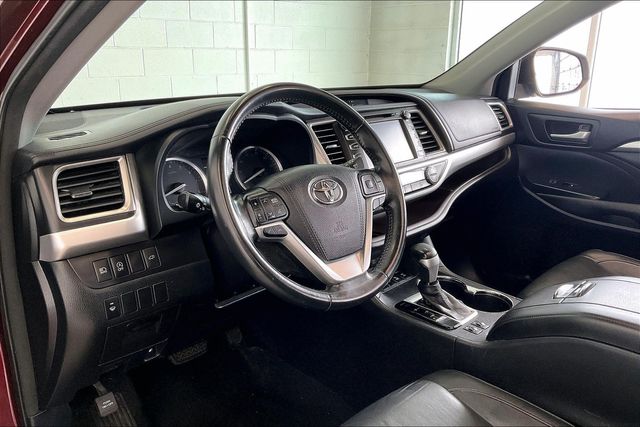 Thumbnail: 2017 Toyota Highlander - 2