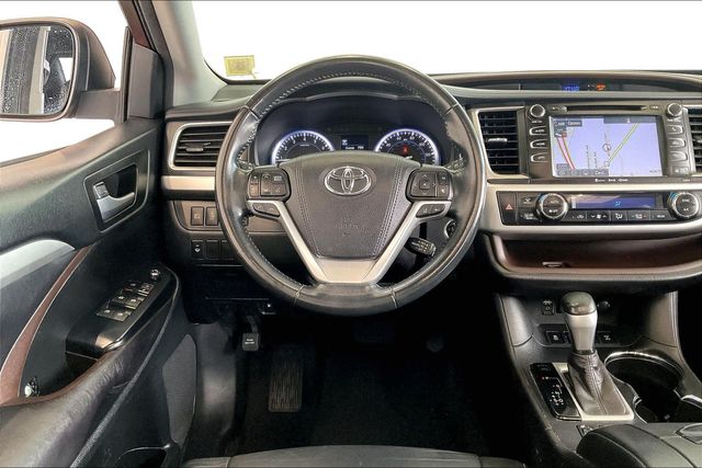 Thumbnail: 2017 Toyota Highlander - 14