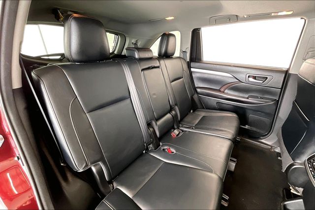 Thumbnail: 2017 Toyota Highlander - 25