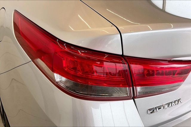 Thumbnail: 2018 Kia Optima - 32