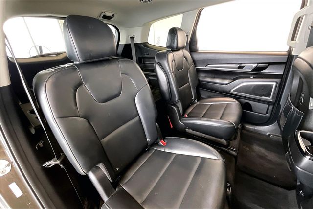 Thumbnail: 2020 Kia Telluride - 25