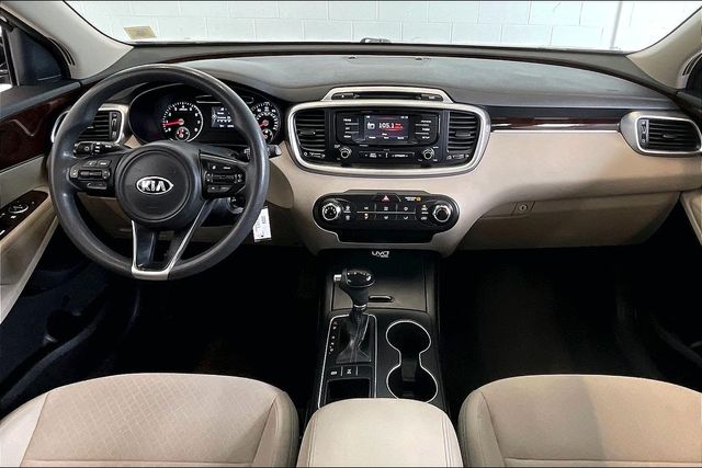 Thumbnail: 2016 Kia Sorento - 10