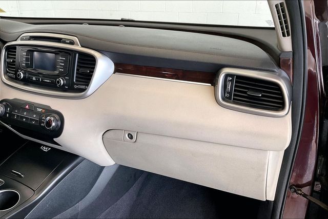 Thumbnail: 2016 Kia Sorento - 24
