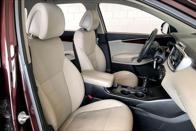 Thumbnail: 2016 Kia Sorento - 21