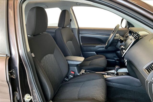 Thumbnail: 2021 Mitsubishi Outlander Sport - 12