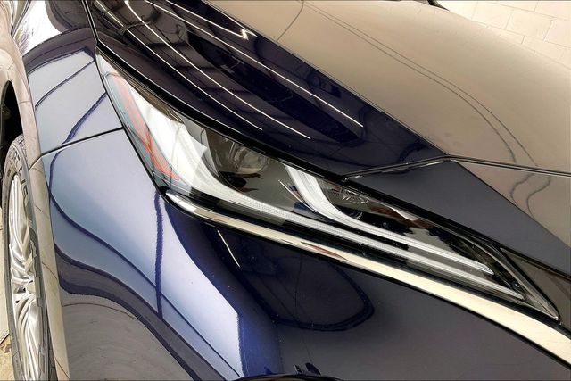 Thumbnail: 2023 Toyota Venza - 32