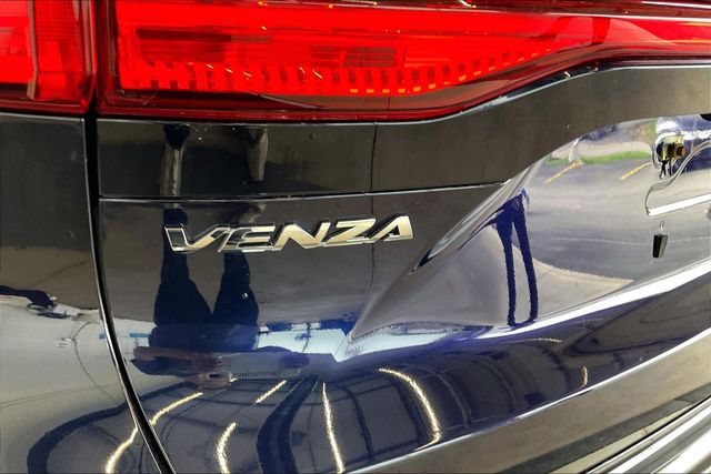 Thumbnail: 2023 Toyota Venza - 34