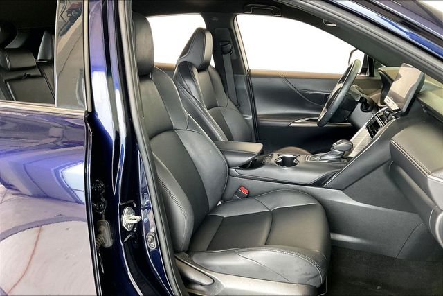 Thumbnail: 2023 Toyota Venza - 12