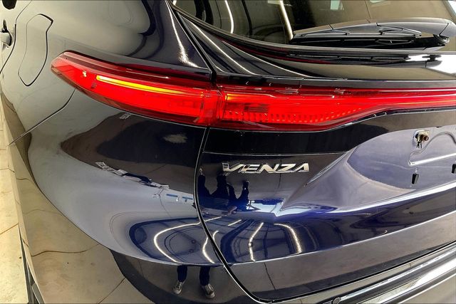 Thumbnail: 2023 Toyota Venza - 7