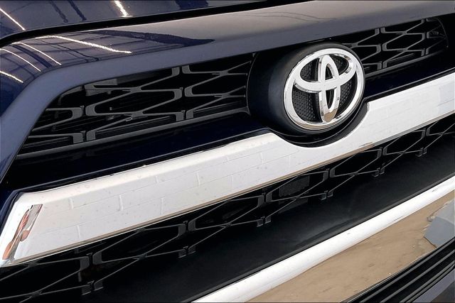 Thumbnail: 2016 Toyota 4Runner - 34