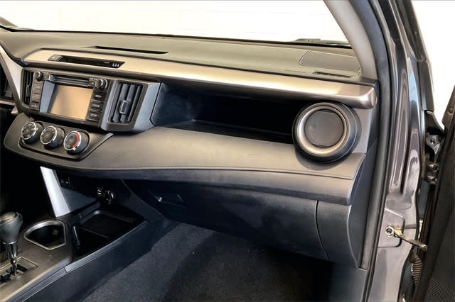 Thumbnail: 2018 Toyota RAV4 - 25