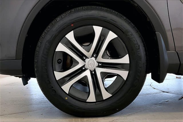 Thumbnail: 2018 Toyota RAV4 - 8