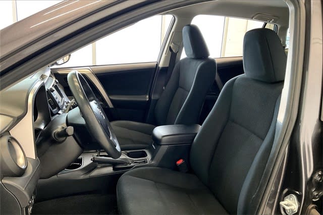 Thumbnail: 2018 Toyota RAV4 - 11