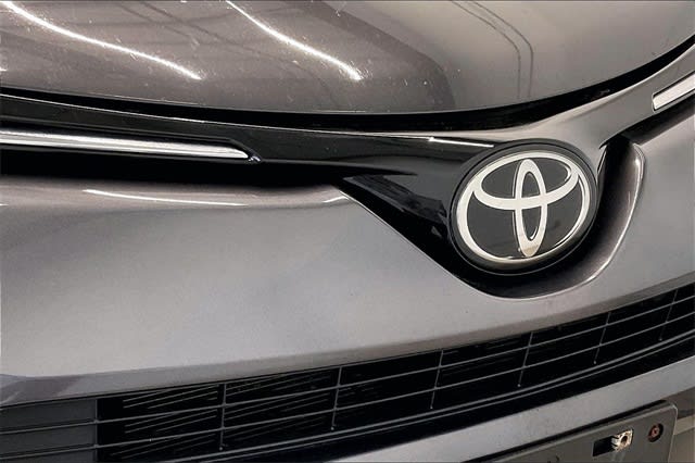 Thumbnail: 2018 Toyota RAV4 - 33