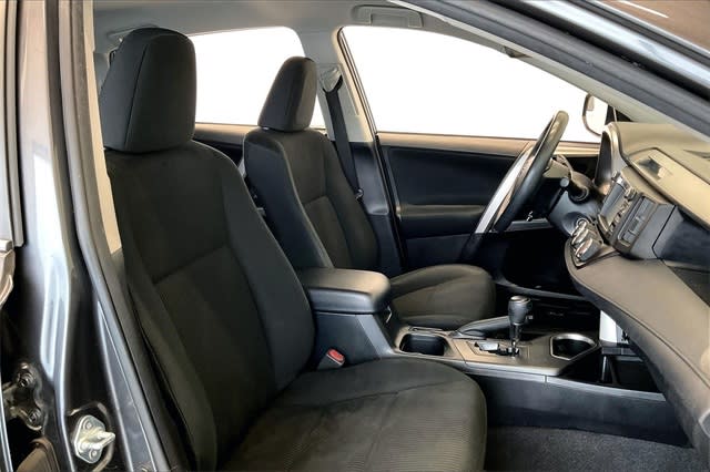 Thumbnail: 2018 Toyota RAV4 - 12