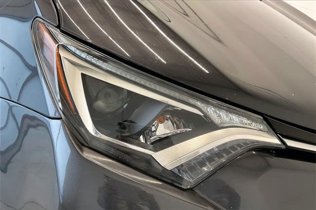 Thumbnail: 2018 Toyota RAV4 - 31