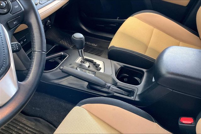 Thumbnail: 2018 Toyota RAV4 - 17