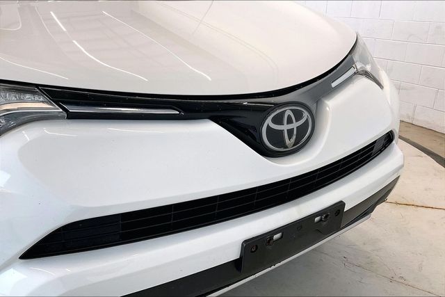 Thumbnail: 2018 Toyota RAV4 - 34