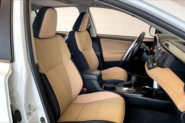 Thumbnail: 2018 Toyota RAV4 - 22