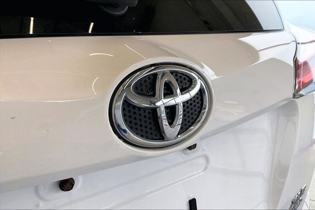 Thumbnail: 2018 Toyota RAV4 - 7