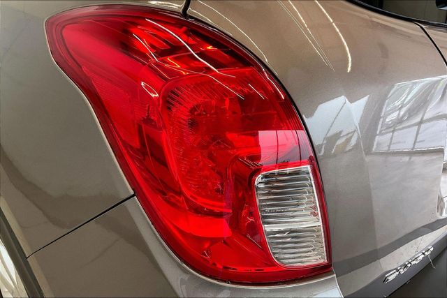 Thumbnail: 2015 Buick Encore - 32