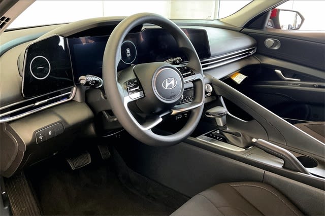 2024 Hyundai Elantra SEL 2