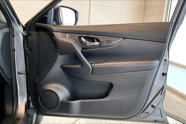 Thumbnail: 2018 Nissan Rogue - 29