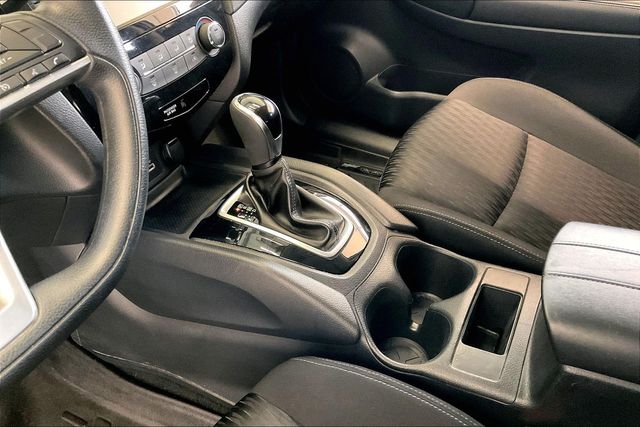 Thumbnail: 2018 Nissan Rogue - 16