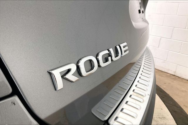 Thumbnail: 2018 Nissan Rogue - 33