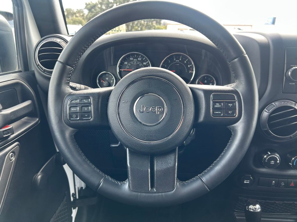 Thumbnail: 2018 Jeep Wrangler - 14