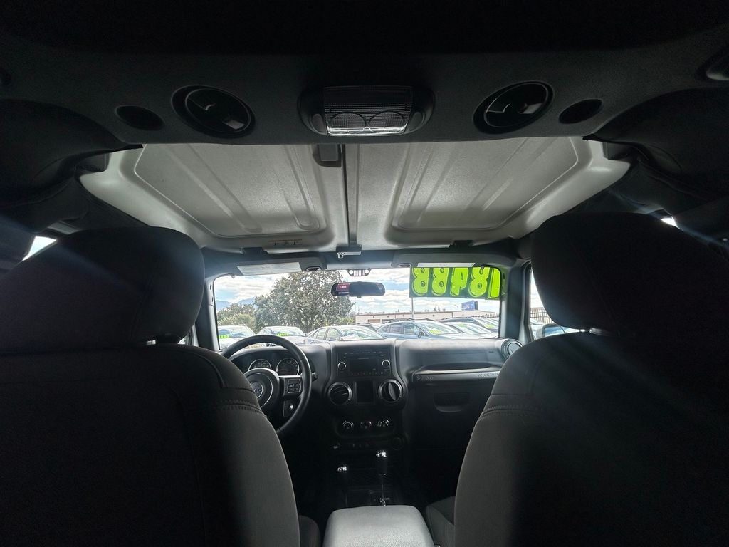 Thumbnail: 2018 Jeep Wrangler - 16