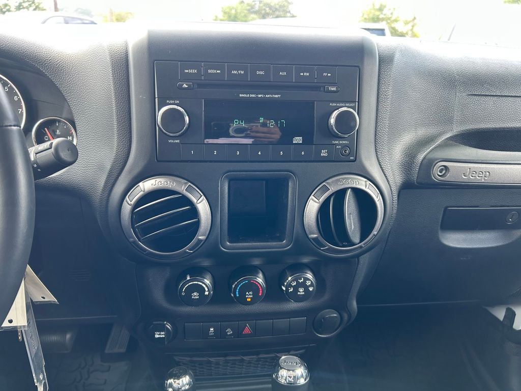 Thumbnail: 2018 Jeep Wrangler - 15