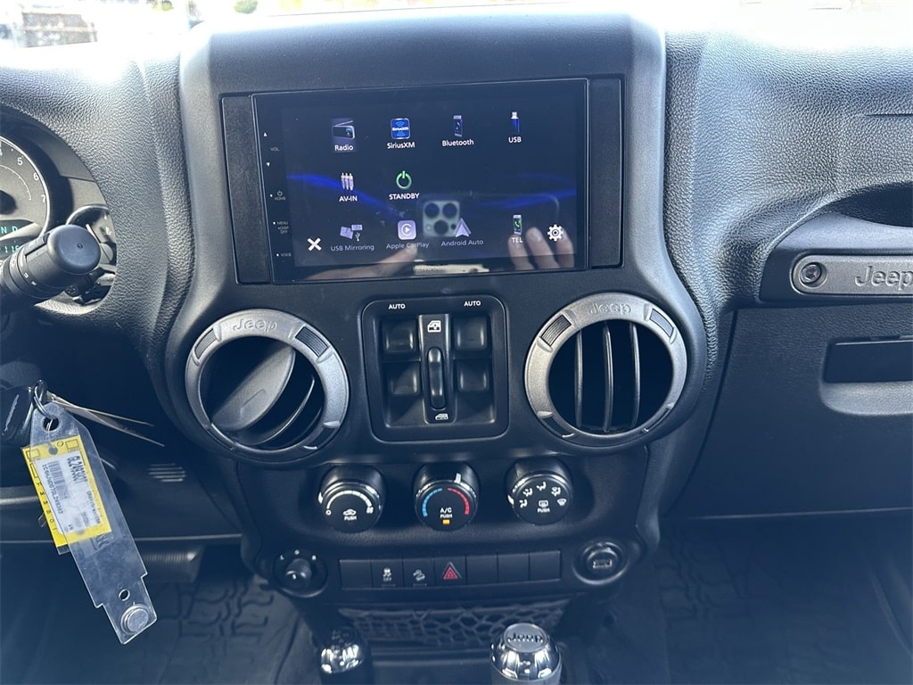 Thumbnail: 2016 Jeep Wrangler - 14