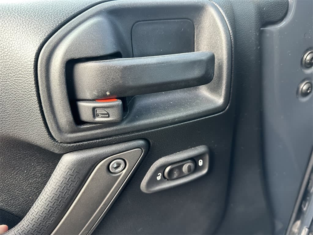 Thumbnail: 2016 Jeep Wrangler - 21