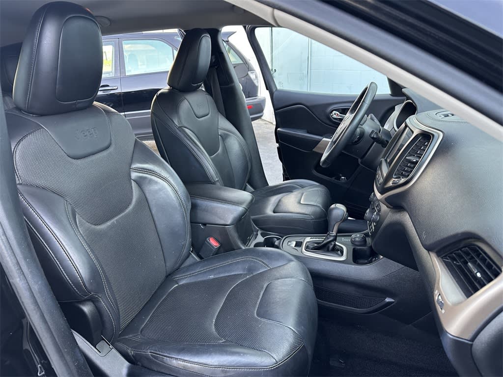 Thumbnail: 2018 Jeep Cherokee - 12