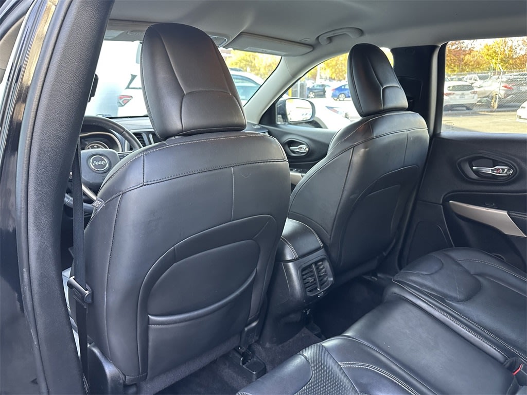 Thumbnail: 2018 Jeep Cherokee - 13