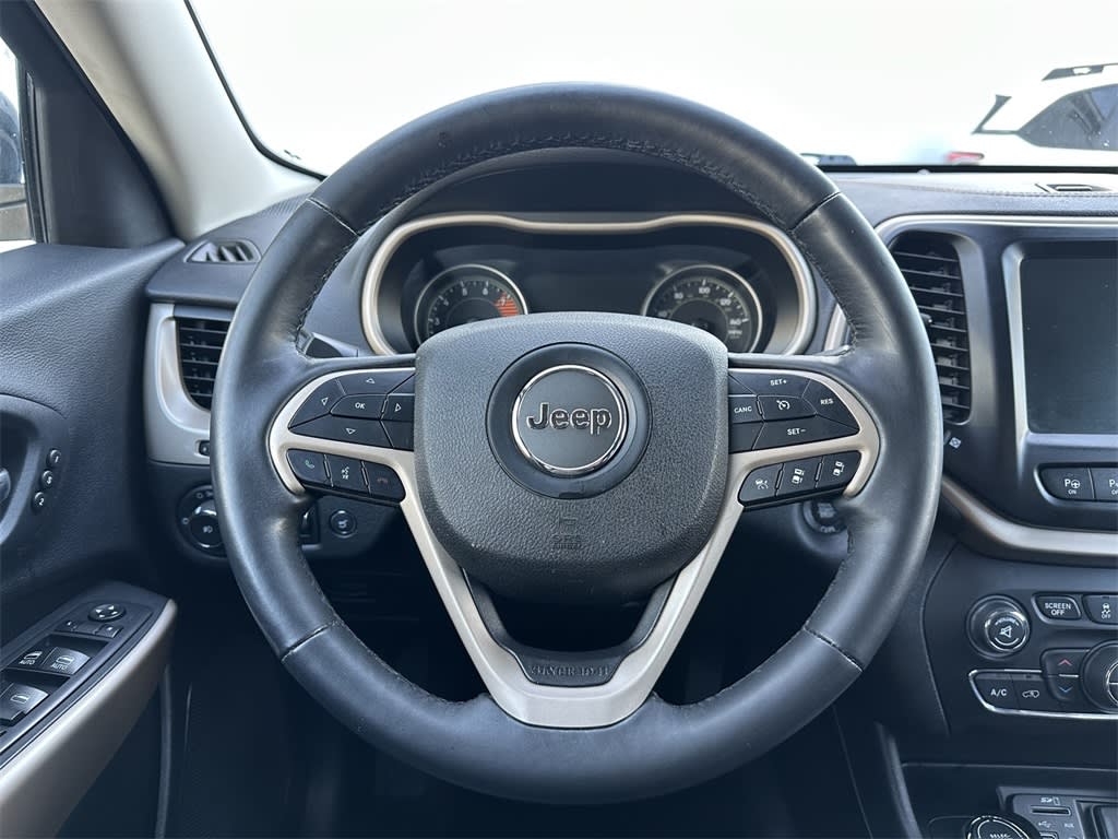 Thumbnail: 2018 Jeep Cherokee - 14