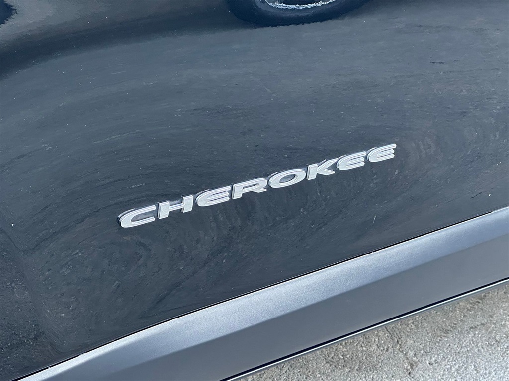 Thumbnail: 2018 Jeep Cherokee - 7