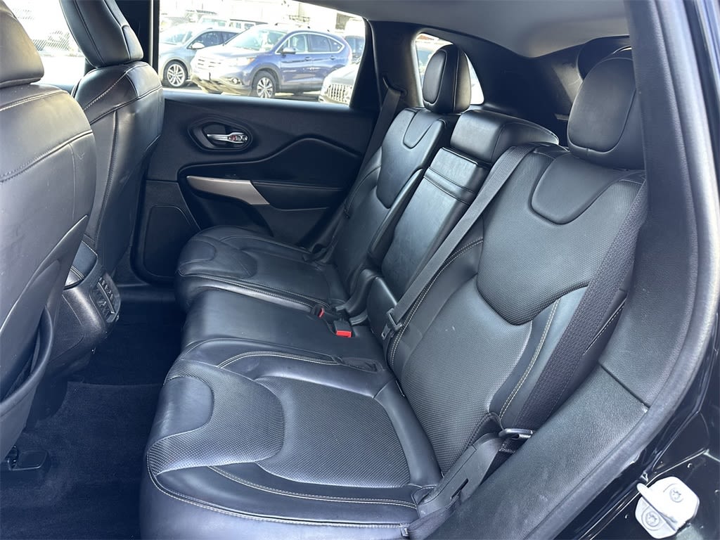 Thumbnail: 2018 Jeep Cherokee - 21