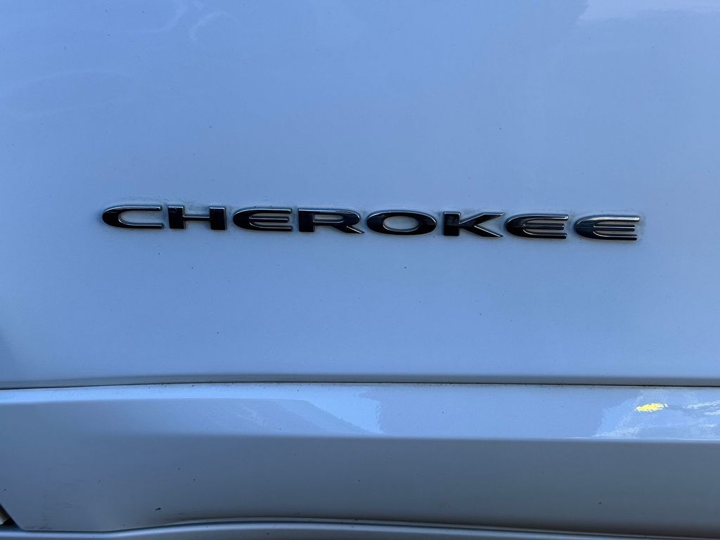 Thumbnail: 2017 Jeep Cherokee - 7