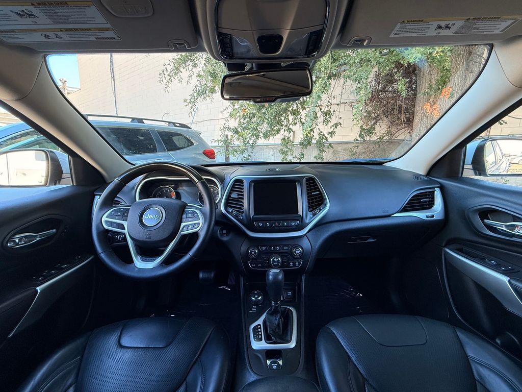 Thumbnail: 2017 Jeep Cherokee - 9