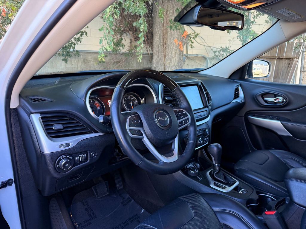 Thumbnail: 2017 Jeep Cherokee - 2