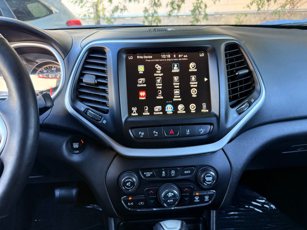 Thumbnail: 2017 Jeep Cherokee - 14